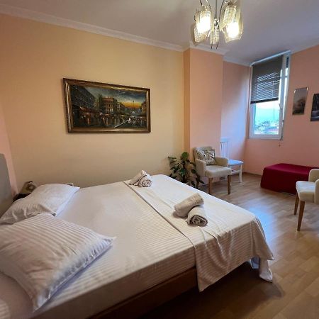 City Center Apartment In Shkodër Exteriör bild