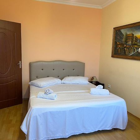 City Center Apartment In Shkodër Exteriör bild