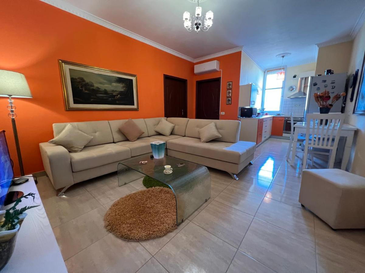 City Center Apartment In Shkodër Exteriör bild