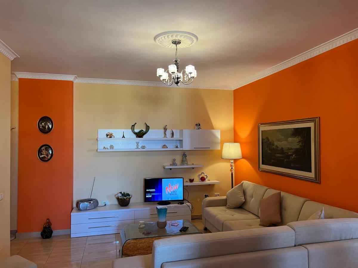 City Center Apartment In Shkodër Exteriör bild