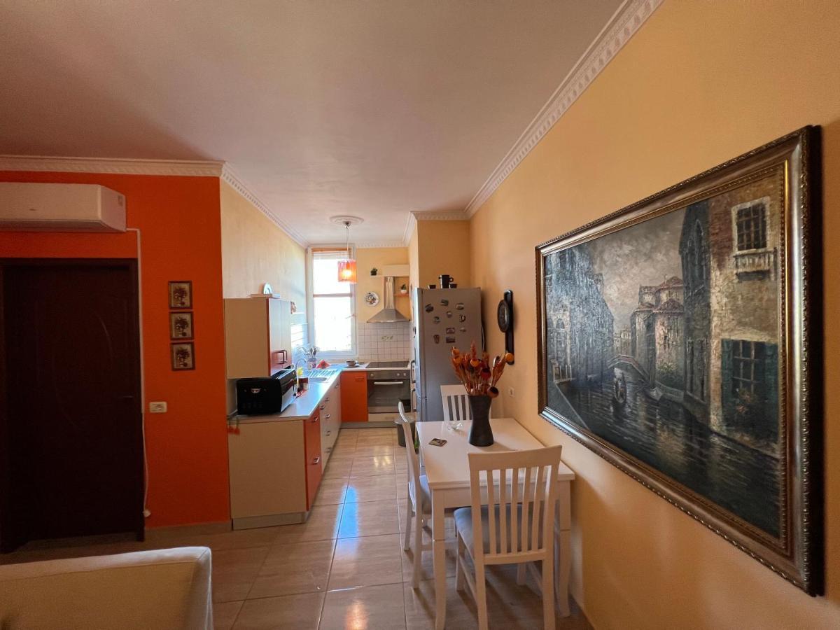 City Center Apartment In Shkodër Exteriör bild