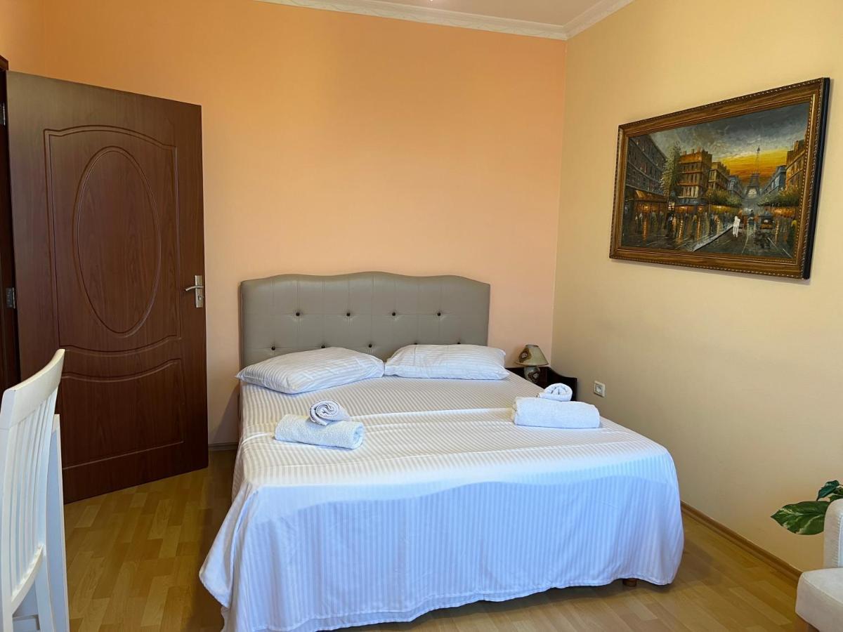 City Center Apartment In Shkodër Exteriör bild